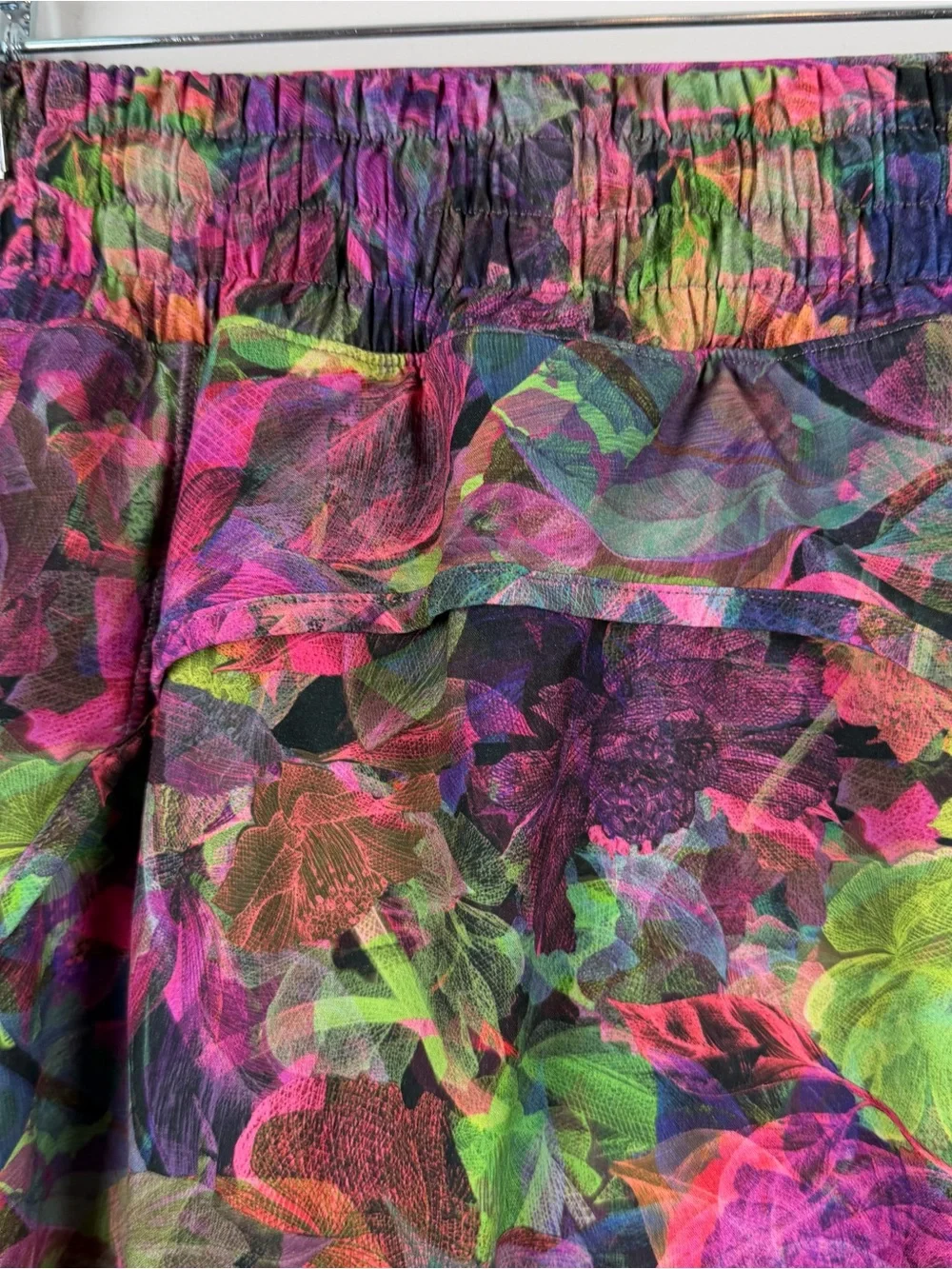 Lululemon Hotty Hot High-Rise Skirt Vivid Floral Tone Multi Graphite Size 4